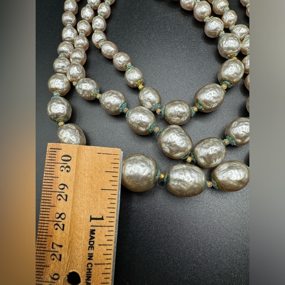 Vintage signed MIRIAM HASKELL Pearls Three Strand Necklace 13'' with 2.5“ extend - Picture 10 of 16